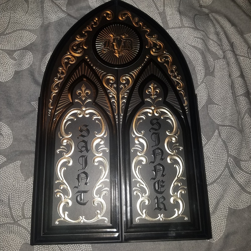 Kat Von D Saint Sinner palette